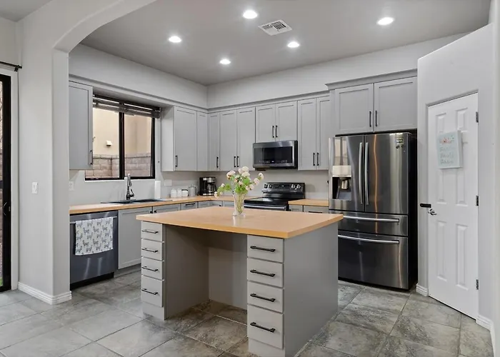 Serene Retreat With Pool & 3 Bed 3 Bath Сasa de vacaciones Tucson