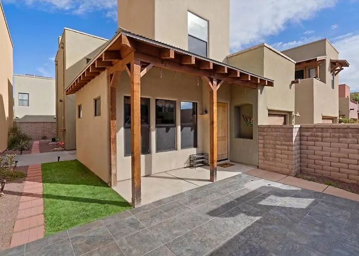 Serene Retreat With Pool & 3 Bed 3 Bath Tucson