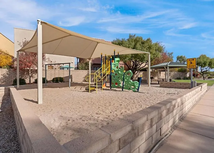 Serene Retreat With Pool & 3 Bed 3 Bath