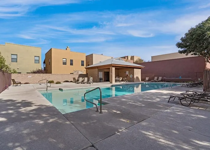 Serene Retreat With Pool & 3 Bed 3 Bath Сasa de vacaciones Tucson