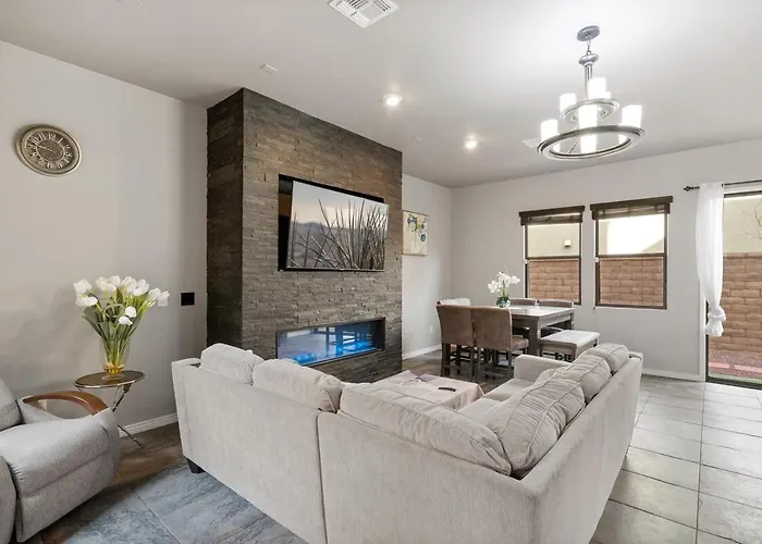 Serene Retreat With Pool & 3 Bed 3 Bath