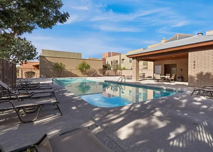 Serene Retreat With Pool & 3 Bed 3 Bath Сasa de vacaciones Tucson