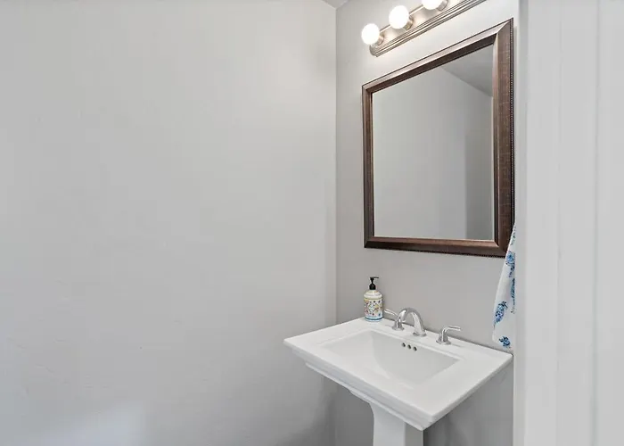 Сasa de vacaciones Serene Retreat With Pool & 3 Bed 3 Bath *