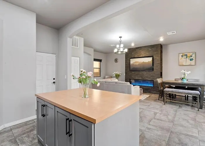Сasa de vacaciones Serene Retreat With Pool & 3 Bed 3 Bath Tucson