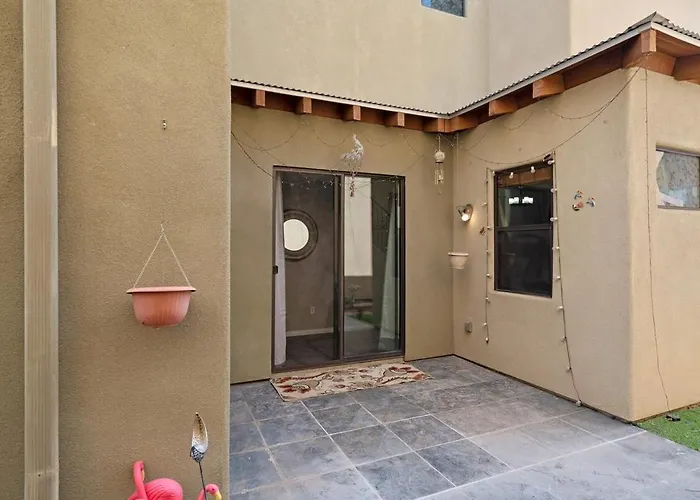 Serene Retreat With Pool & 3 Bed 3 Bath *